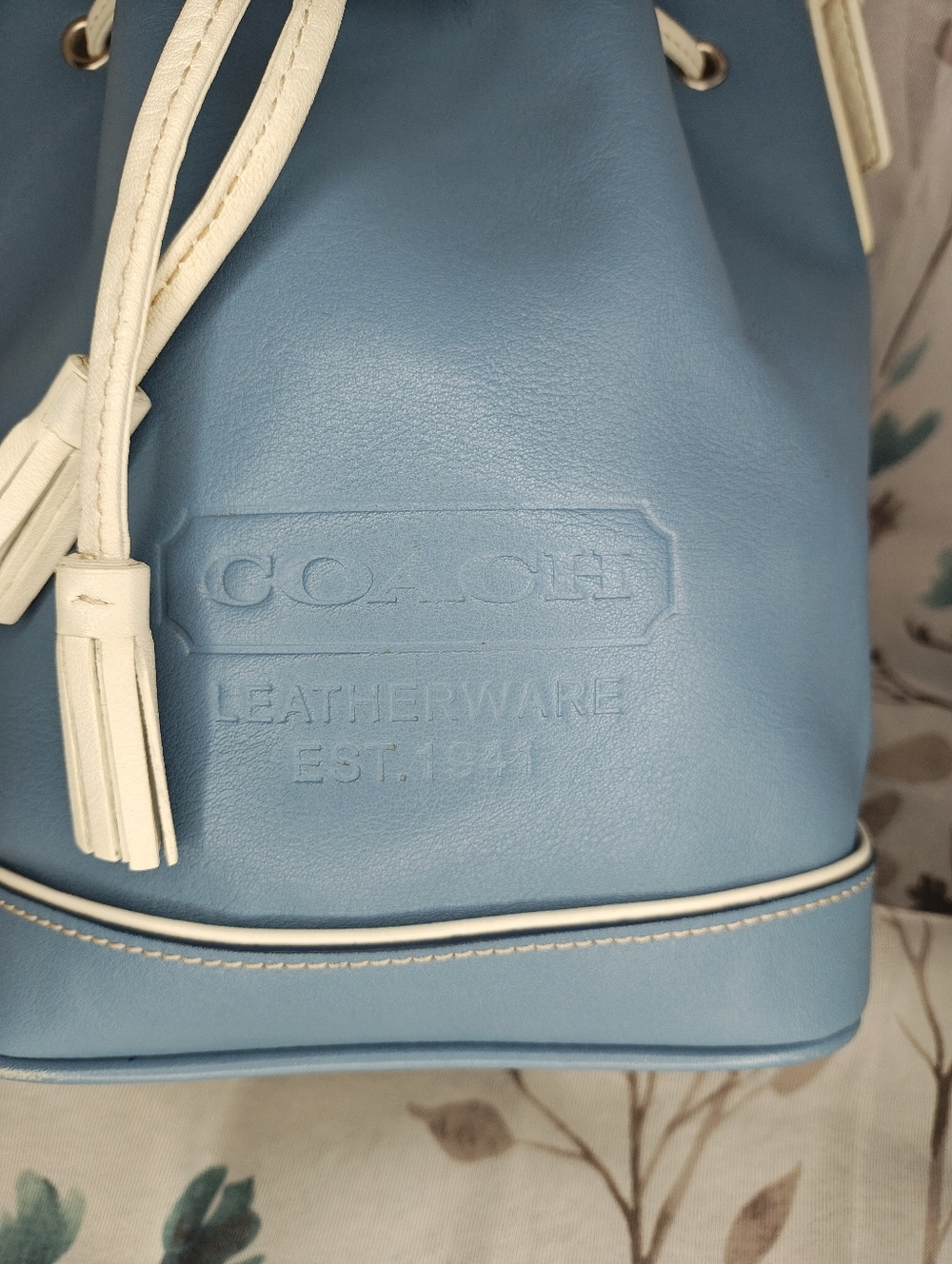 Vintage 2003 Coach Drawstring Bucket Bag Blue and White Leather - Picture 3 of 16
